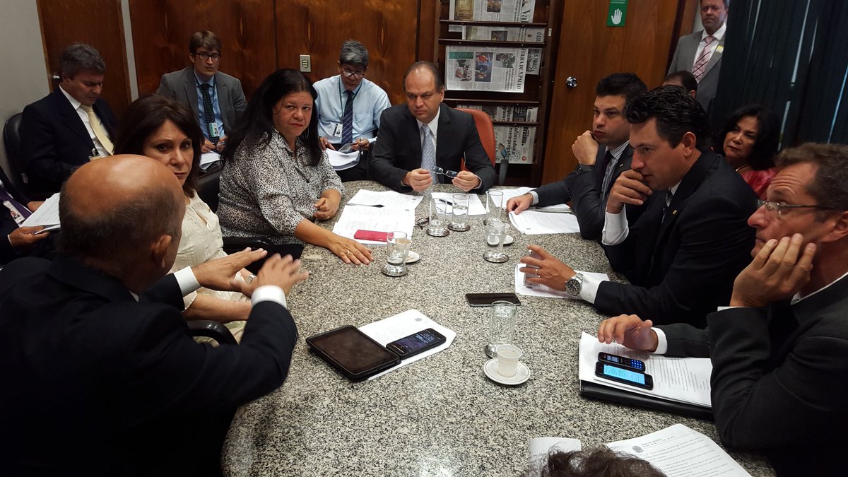 leo_picciani's tweet photo. Bom dia! Semana ainda não acabou. O dia começa c/ reunião aqui na @CamaraDeputados   #PLteto https://t.co/Woin3Notmo