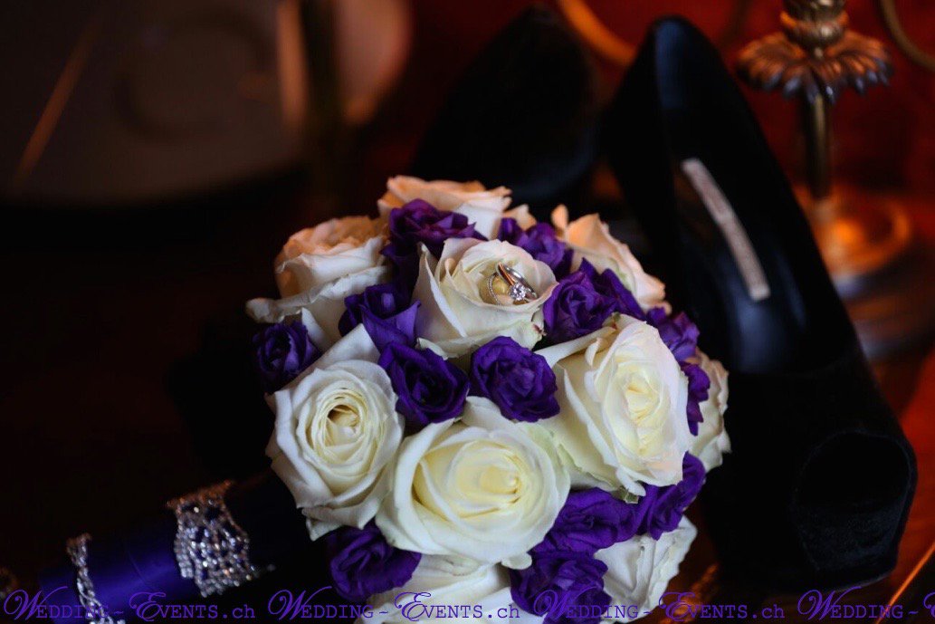 _WeddingEvents's tweet photo. #weddingbouquets #flower #white and #purple #wedding #roses #bridalbouquets #bouquets #weddinginspiration #weddings https://t.co/wUzOdGhYVO