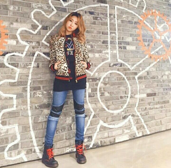 GoldenMinzy's tweet photo. [160225 Minzy Instagram Update❤] #5colors #celstage #streetdance @mingkki21 #2NE1 #Minzy #MinzyMyanmar #GoldenMinzy https://t.co/PdKs3N46W6