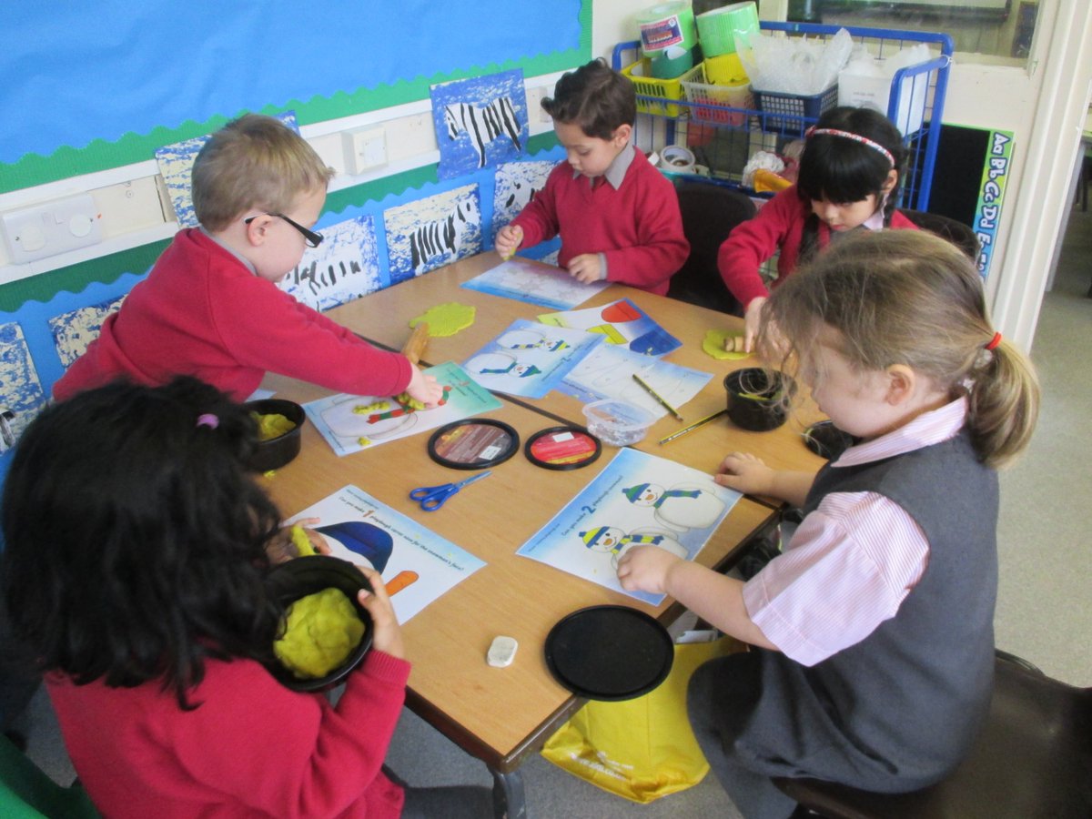 Highclare_Wdfld's tweet photo. Lots of practical maths activities in Reception. https://t.co/oBEMLeXYSR