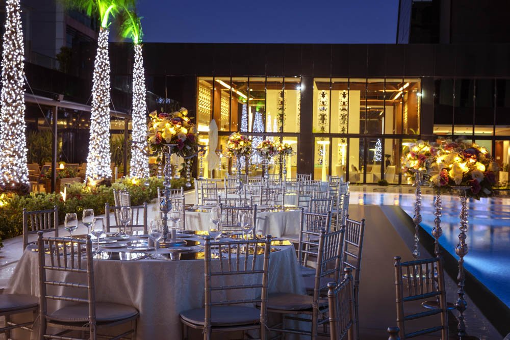 Rotana_Hotels's tweet photo. A beautiful event setup by the pool @BTArjaan #RotanaEvents https://t.co/mEuDehQPwC