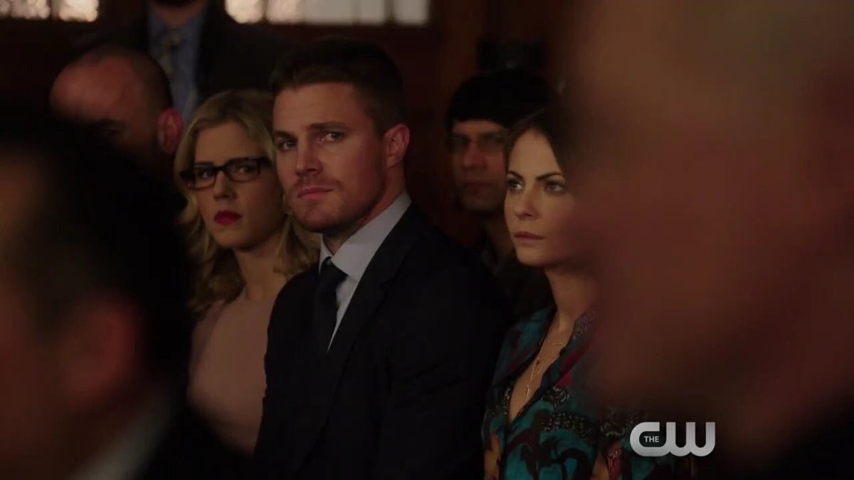 StarlingCityJ's tweet photo. Extended promo for #Arrow 4x16 "Broken Hearts" 😁🙌 #Olicity &amp; Thea at Damien trial, &amp; more💚🎯💚
https://t.co/zUWEknosnU https://t.co/mXiR1L2wRw