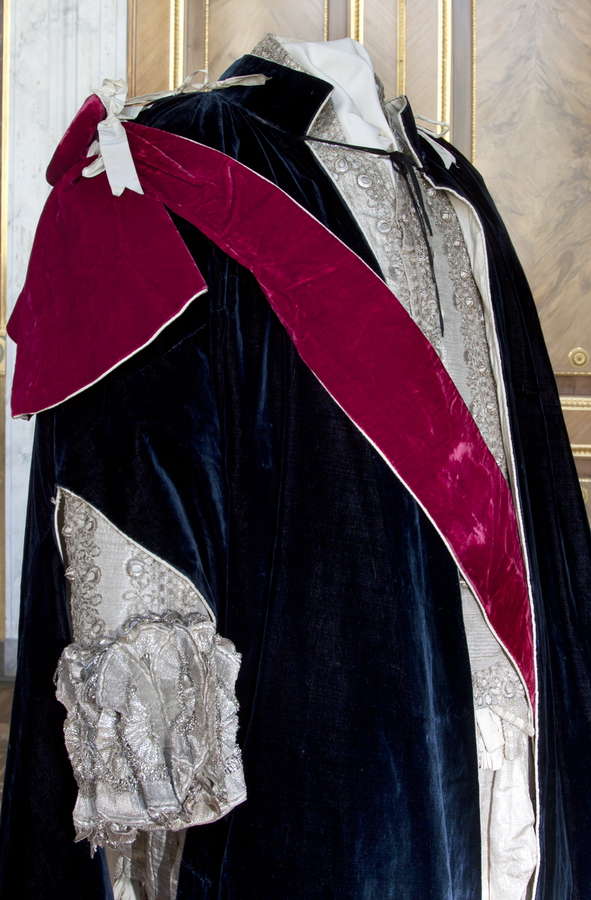 Как пережили годы распродаж эрмитажные костюмы кавалеров ордена Подвязки:.hermitageline.ru/ru/blog/view/r…