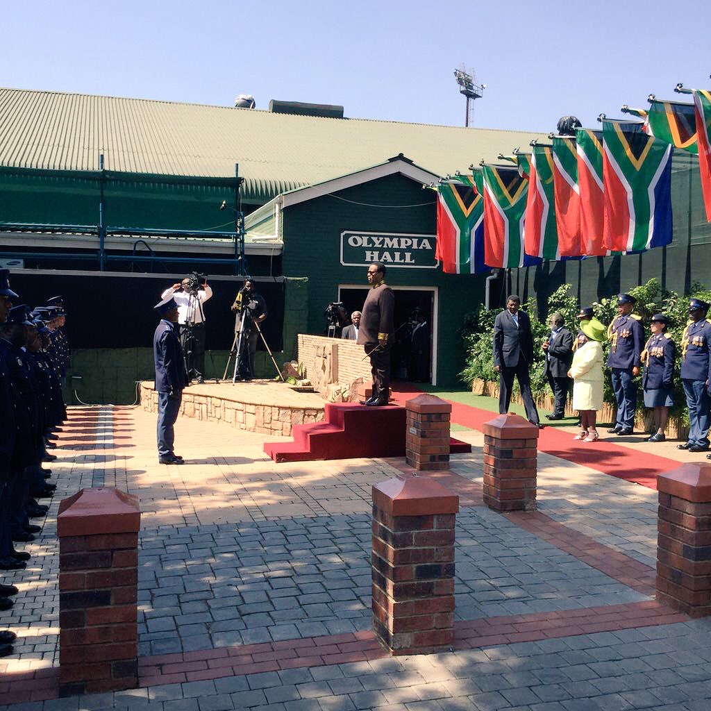 kzngov's tweet photo. BAYEDE! Arrival of His Majesty King Goodwill Zwelithini KaBhekuzulu @RoyalShowPMB for #SoPA2016KZN @0fficeoftheking https://t.co/wxUy3tgSE3