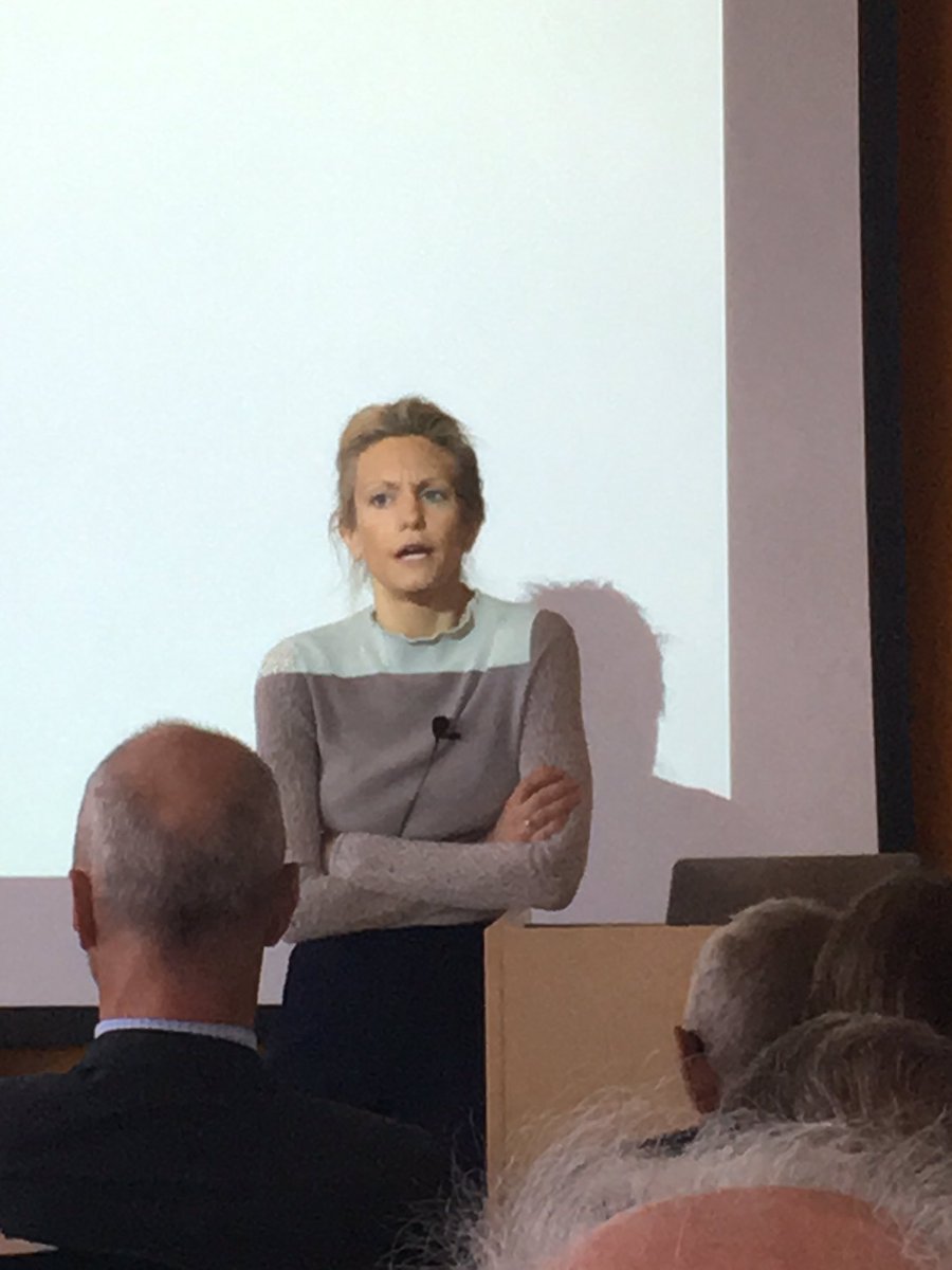 MHolhammar's tweet photo. @AnnaFellander Swedbank: Digitalisering och migration, största förändr kraft just nu. Samarbete = konkurrensmedel https://t.co/HZg9bZcuBt