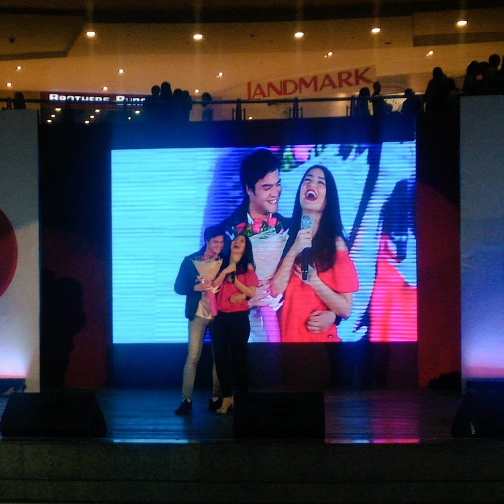 Viva_Ent's tweet image. Nakakakilig naman ang surprise ni @iammarkneumann kay Tasya Fantasya @shyschai! 😍💞 #MarShy #TV5VIVAGrandCaravan