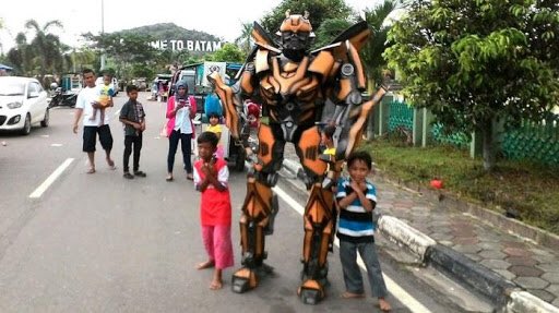 fingerfastlab's tweet image. Besok kita undang Transformer Bumblebee dari Universal Studios Singapore untuk hadir di Batam Car Free Day 😎