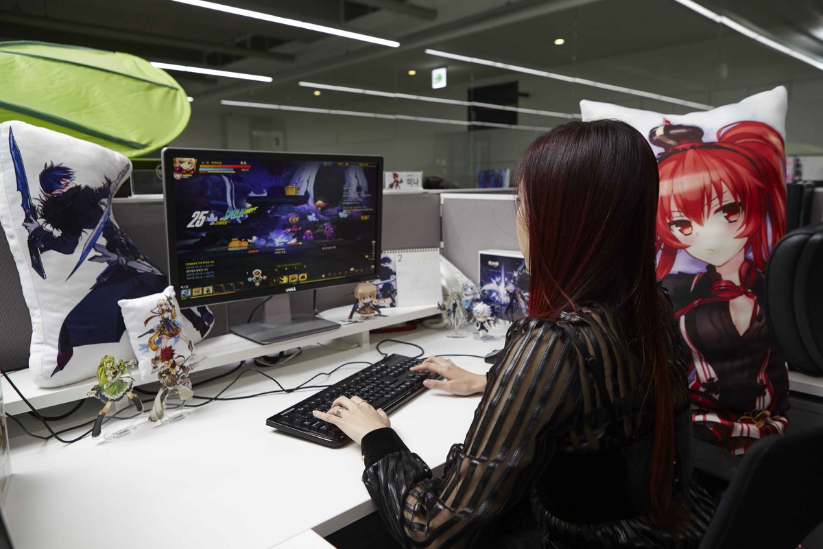 [트와이스] 촬영은 뒷전이고 엘소드 렙업중인 미나 | 인스티즈