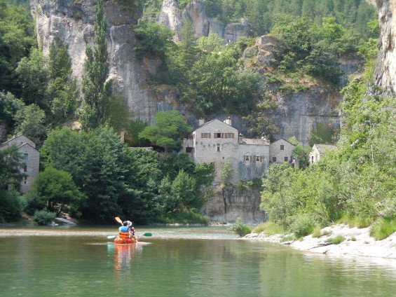 Rando,cyclo, spéléo,.. Découverte et préservation avec <a href="/cevennesevasion/">Cévennes Evasion</a> 👏 #TourismeDurable voyageons-autrement.com/cevennes-evasi…
