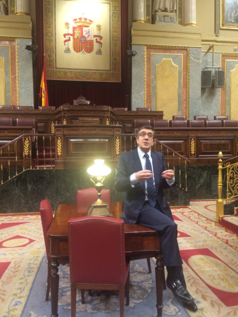 riosjaume's tweet photo. Brutal. @patxilopez responent preguntes de socis de @debat_org al mateix hemicicle del @Congreso_Es. https://t.co/vUPklQ8awl