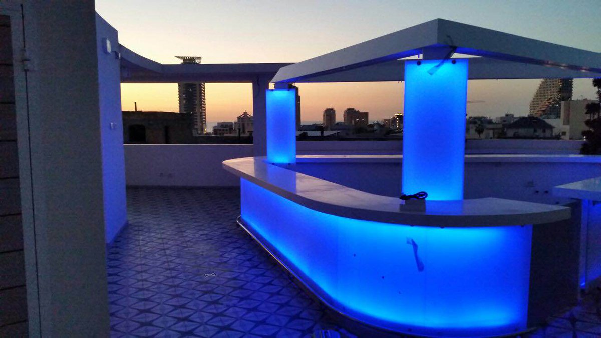 thepolihouse's tweet photo. We #glow as the #sun #sets. Are you surprised?

#thepolihouse #travel #design #rooftop #hotel #sky #telaviv #city https://t.co/fIYcRpPlz6