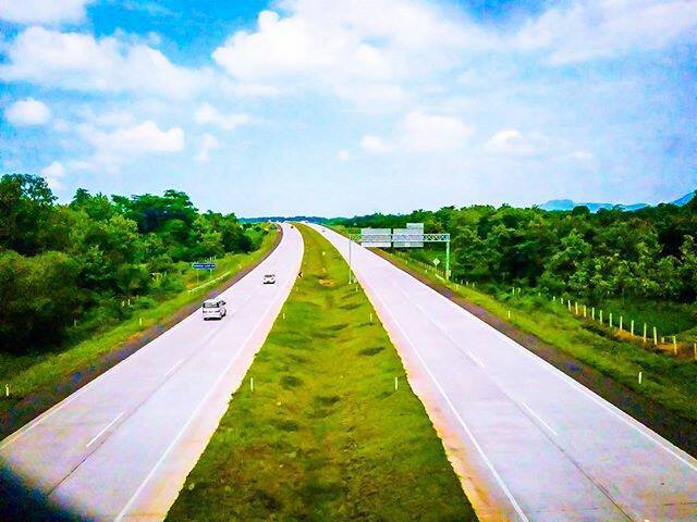 AyobisCom's tweet photo. 7 Lintasan Jalan Yang Kalau Dilewati Bikin Kamu Berujar Takjub! https://t.co/1Pml6ji5O4 https://t.co/sVVoILYj7i