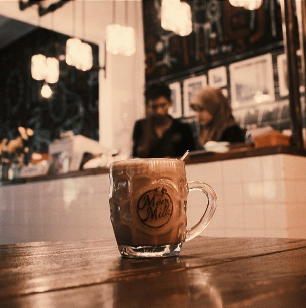InfoTimlo's tweet photo. [adv] Sesorean gini paling enak nyantai @MOMMILK_SOLO ngemil-ngemil sambil nyusu nih https://t.co/4v4PI47E43