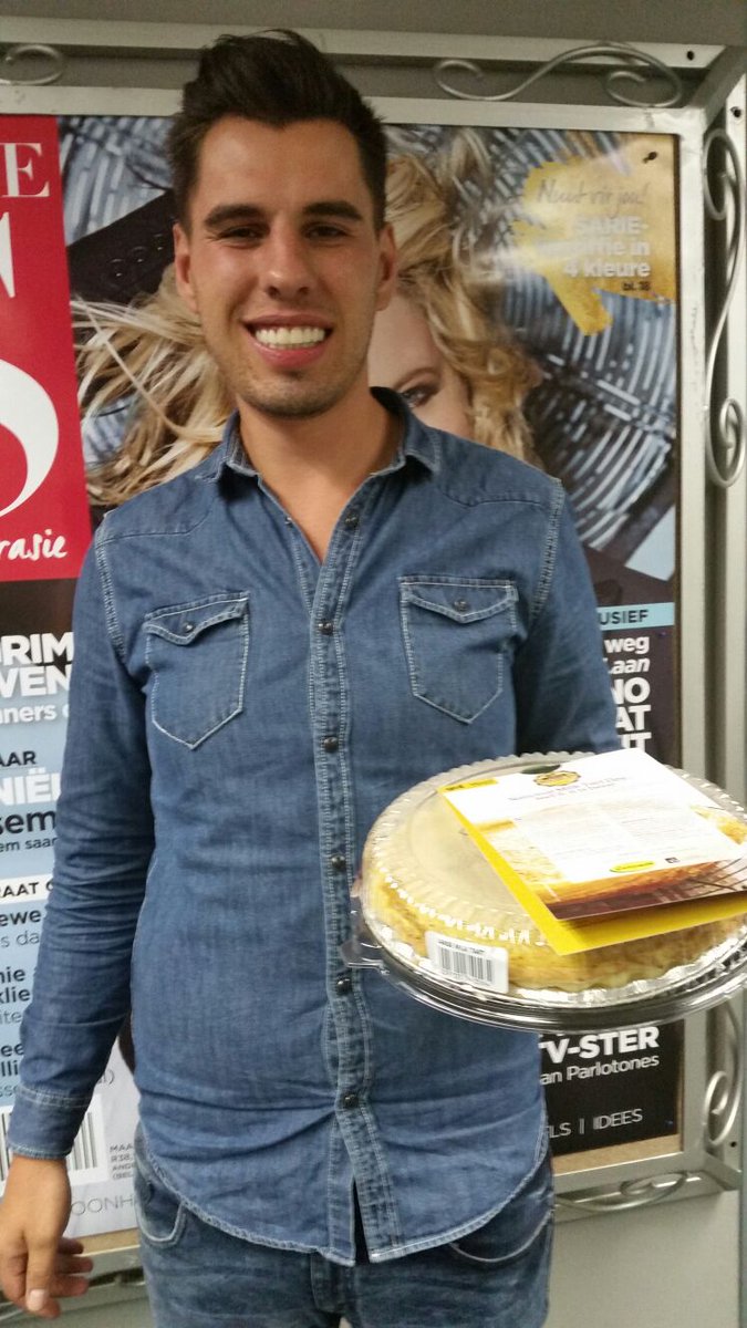 melktertdag's tweet photo. Vier #melktertdag in styl! @HermanLensing se "Melktert met vrugte"-resep sal jou inspireer > https://t.co/uR2kjcooV8 https://t.co/D94jvsr0lY