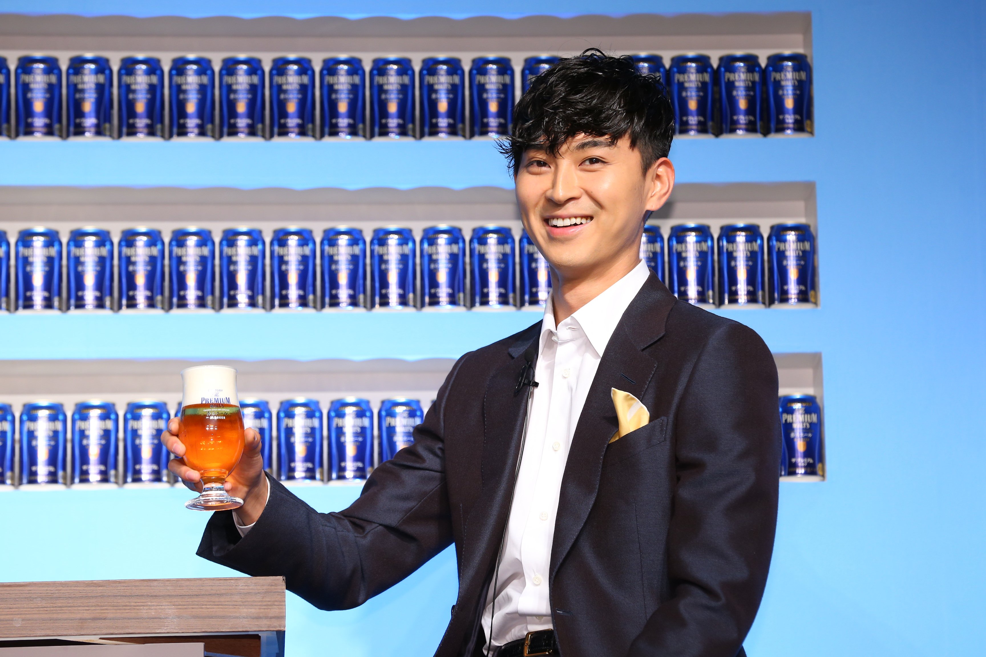 ザ プレミアム モルツ そして本日 香るエール の新発売イベントを行いました 松田翔太 さんに出演が決まったときの事をうかがうと もともとビールが大好きで プレミアムモルツをよく飲んでいました まさか自分が出演するとは と笑顔を見せてい