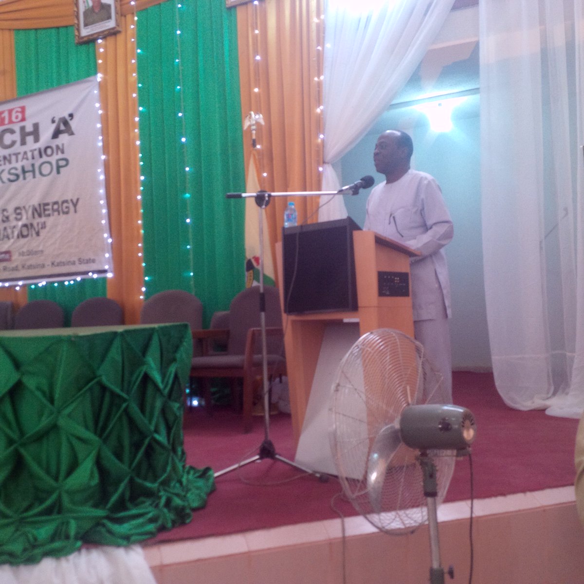 nysc_ng's tweet photo. #PreOrientationWsp16A: D guest lecturer introducing d topic"Effective Leadership &amp; Synergy in Camp Administration.." https://t.co/mQX9TVZWUp