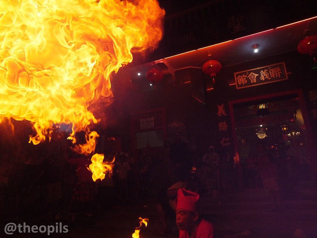 theopils's tweet photo. Fire play 2. #jappajokka2016 #capgomeh2016 #imlek2016 #Makassar #theopils_docs… https://t.co/Z65N71CKrB https://t.co/BmgXXB8ki6