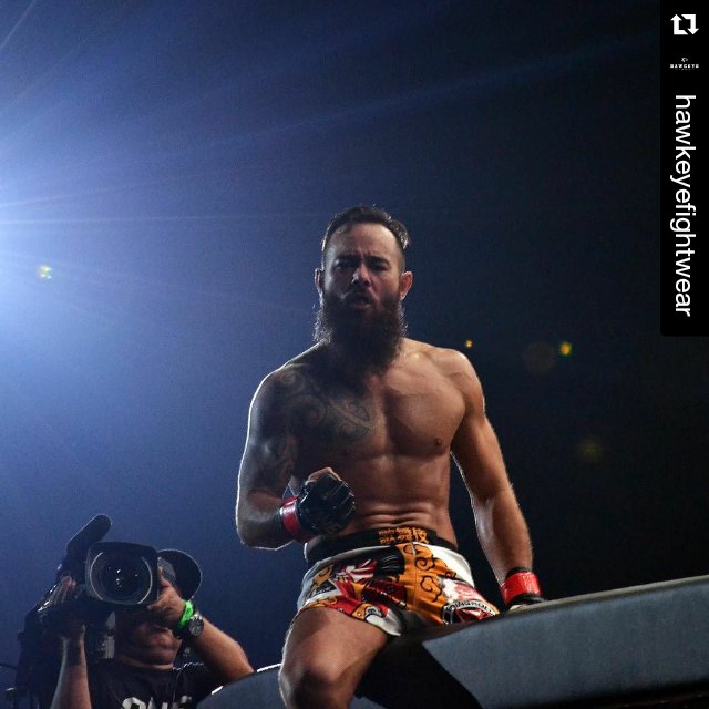 Insanely cool winning pic of <a href="/AnthonyEngelen/">Anthony Engelen</a> by @hawkeyefightwear. #ONEFightNight #picoftheday