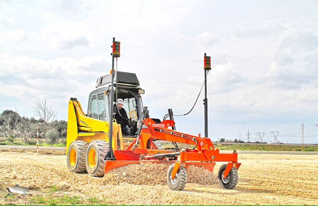 cf_equipments's tweet photo. Our #grader at work on a #gehl #skidloader! 
Get more at https://t.co/HDJ1fWkM9p https://t.co/DbBm3E1al4