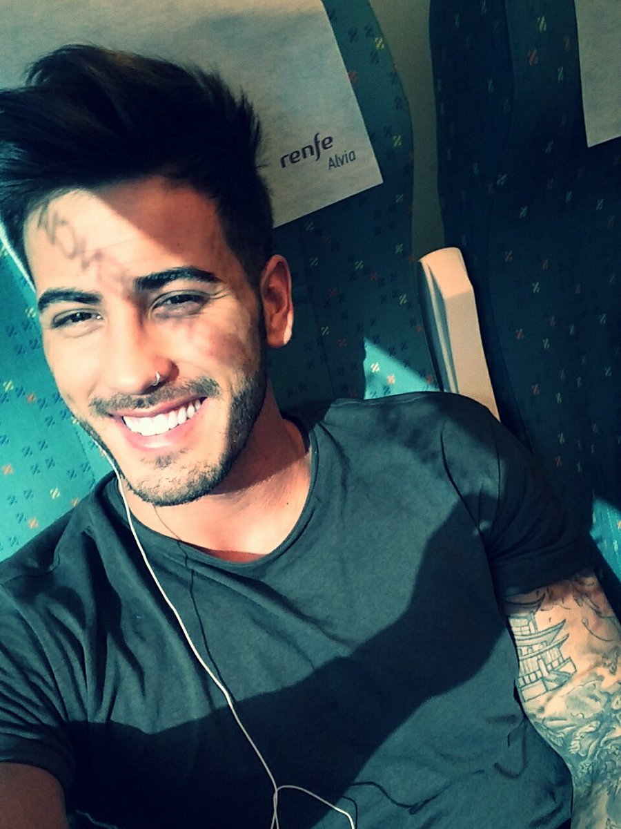 Vuelta a casa....🚅🐣👑 #modoof 😴😣😪 pero siempre be happy!!💪✌💥🔝