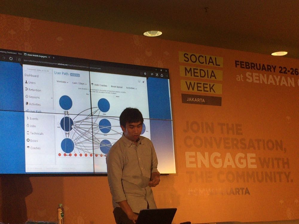 MicrosoftBisnis's tweet photo. .@phr saat ini sedang menjelaskan bagaimana mengatur alur dgn Azure Mobile Engagement. #AzureID #SMW16 @SMWJakarta https://t.co/xdKMHWOf0y