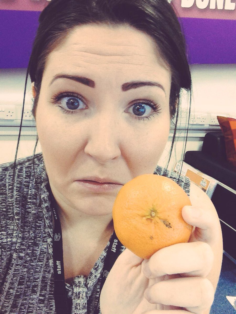 ClaireSouter_'s tweet photo. @lisalou89x @CapitalScotland MY ORANGE IS BRUISED and it was the only food in the office 😭#pleasefeedus https://t.co/Csv5FU9dR8