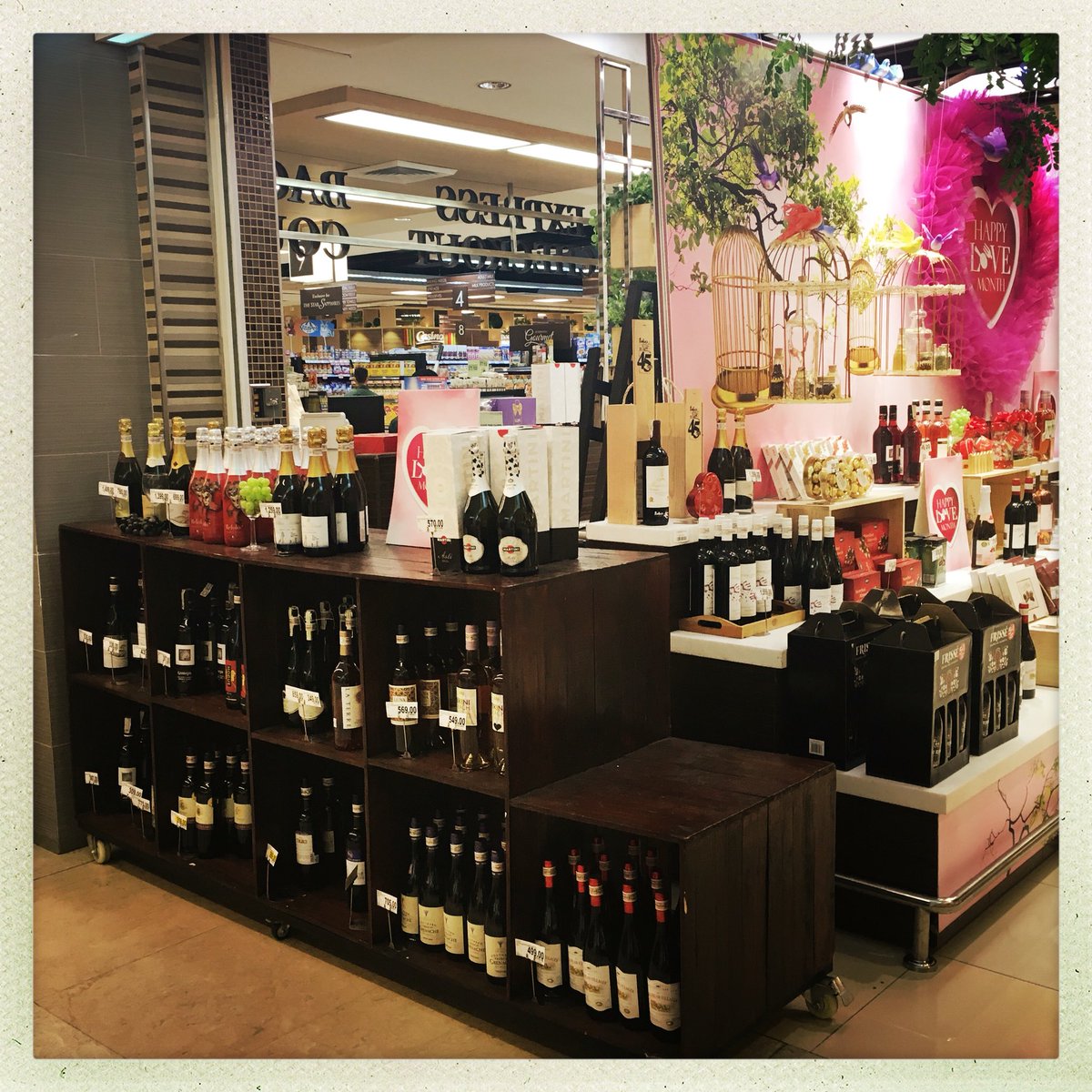 xtinxvi's tweet photo. The wine + cheese addiction in me has awakened! ๐๐ฑ #MarketPlaceByRustans #ReStock https://t.co/7DPWWmzF8l