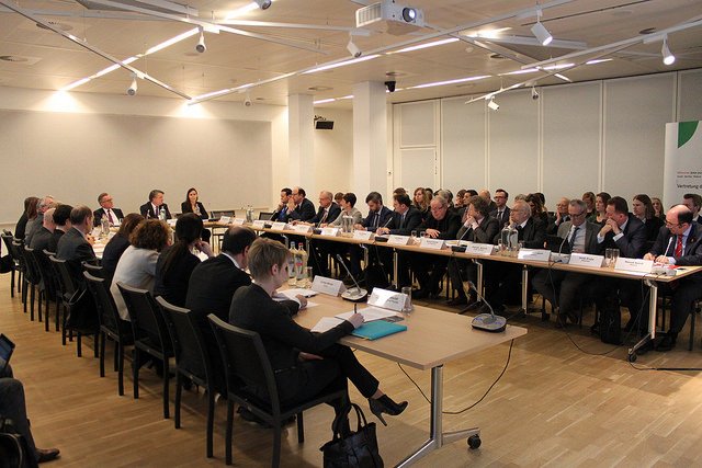Catalonia_EU's tweet photo. Succesful #Catalan SME producing high tech coatings shares experience at @VI_Brussels event> https://t.co/rrbTr2xUZz https://t.co/XXOapwhQnK