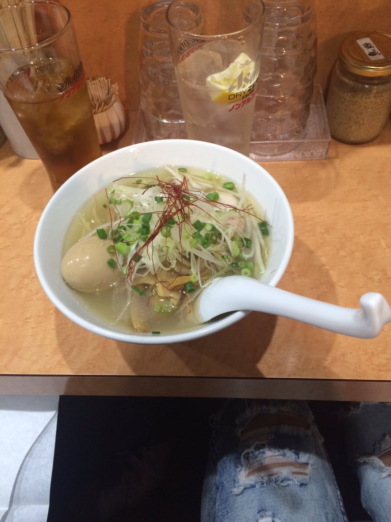CHIPPI99451625's tweet photo. 地元のラーメン屋さん金と黒

一枚目が金二枚目黒普通で激辛 https://t.co/Qi5zmuaUOA