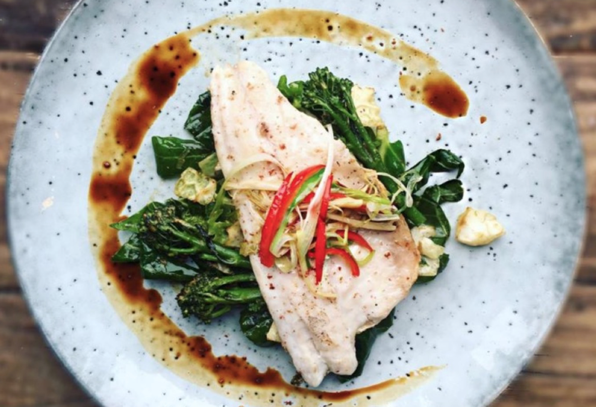 kaleandhearty's tweet photo. You HAVE to try our Sea Bass with dressed greens, easypeasy &amp; DELICIOUS https://t.co/RG35YinY9E #foodie #fitfam https://t.co/mEPbNmhJDG
