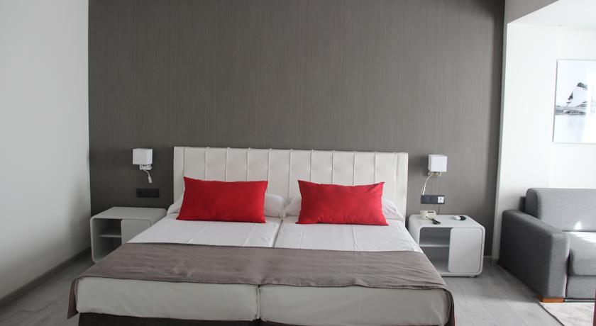SWEETHOTELES's tweet photo. #SweetsFans Aun no tienes habitaciones para este fin de semana?Reserva #SweetHotelRenasa https://t.co/naFjGqvjgG https://t.co/jguAGW6ZgB