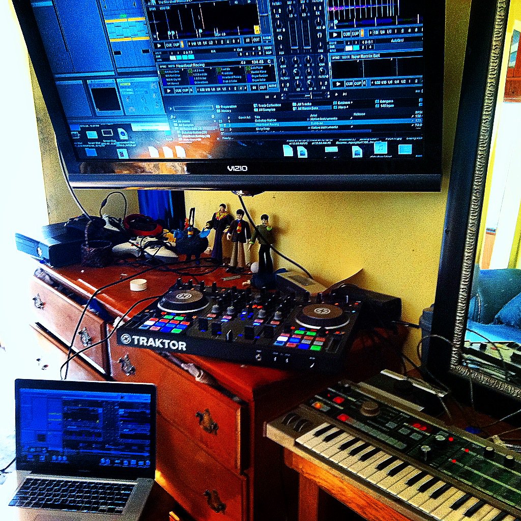 DirtyDenaEdm's tweet photo. @Traktor #firstsetup #traktorS4 #NI #HDMI #OGproducer #learning how to #dj. #musicismypassion @DJTechTools #Gearhead https://t.co/u2XfeIHfPn