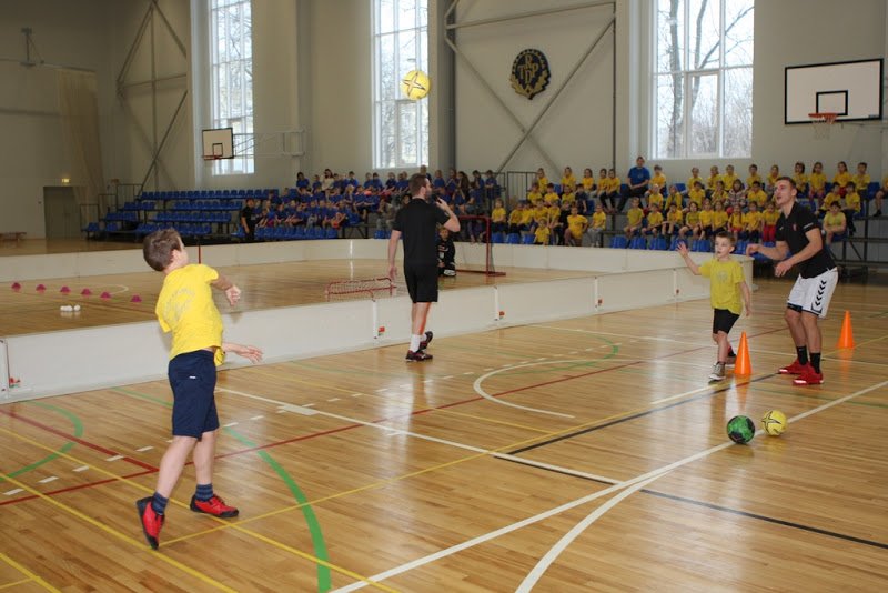 hkceltnieks's tweet photo. Pirms nedēļas "Celtnieks" vīri O.Kalpaka RTDP skolēniem prezentējām handbolu! Bērni bija sajūsmā! https://t.co/qV6rU3gwHo