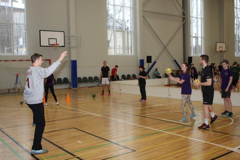hkceltnieks's tweet photo. Pirms nedēļas "Celtnieks" vīri O.Kalpaka RTDP skolēniem prezentējām handbolu! Bērni bija sajūsmā! https://t.co/qV6rU3gwHo