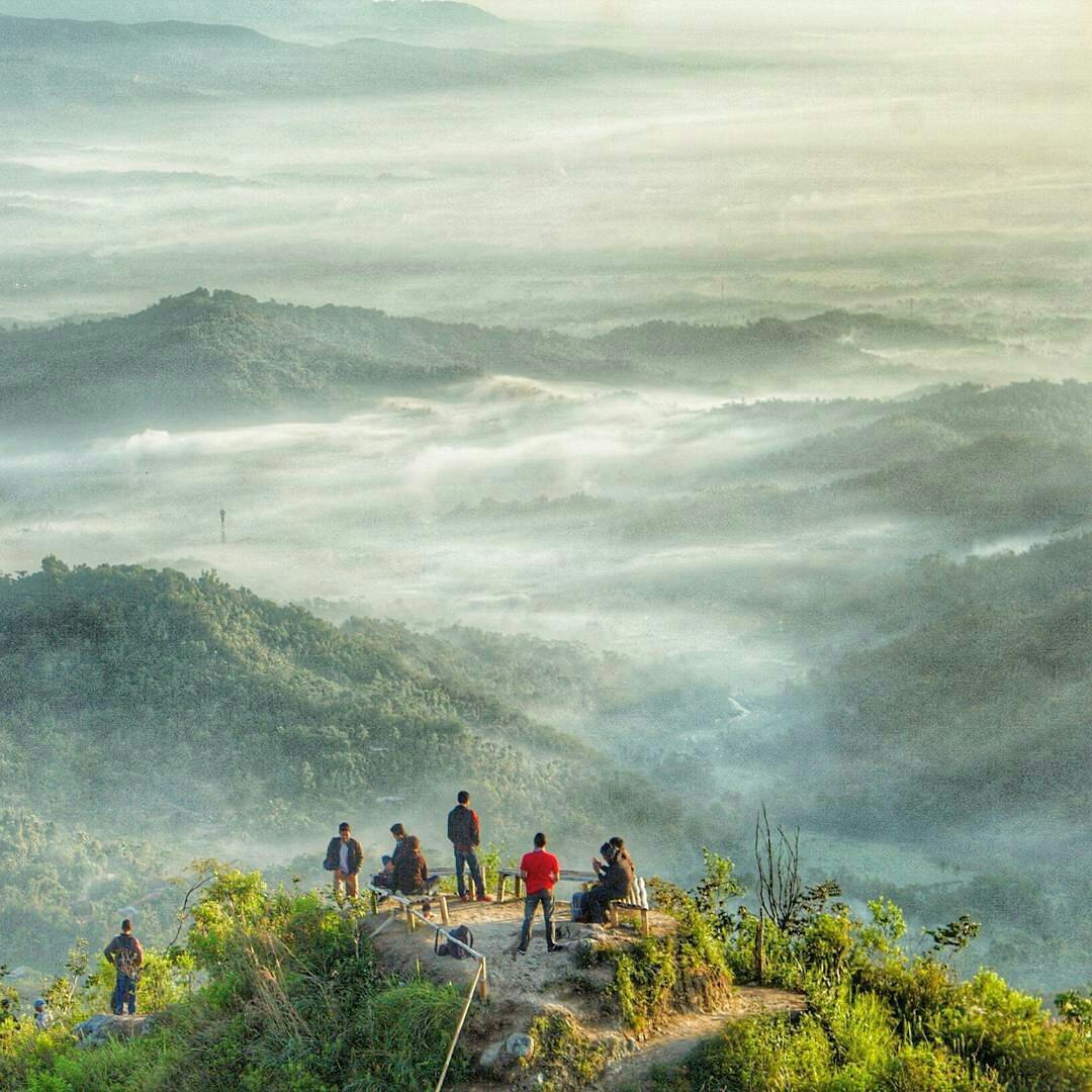 Jogja24Jam's tweet photo. Awali hari dengan penuh semangat ya lik..
Loc : Gunung kukusan Kulon Progo 
📷 : adityabagussantoso https://t.co/TxXBYQ4DPX