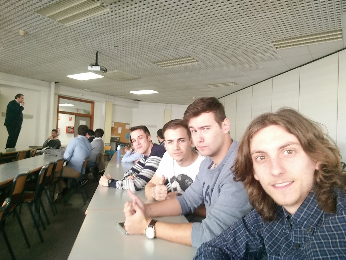 AdrianDuqueG's tweet photo. En la charla de #DeloitteWorksIT impacientes por los bocatas que regalan ¿#dequéson? @sergiorcm @VNatxer #alexrosqui https://t.co/vGFpHGzfXX