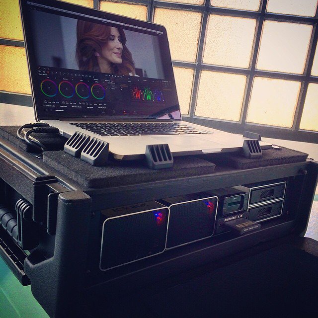 moonlight_bcn's tweet image. #DITStation Portatil para descargas de #PRORES y #R3D. Con #RAID de 8TB a 500MB/s. Lectores: #ALEXA, #SONY, y #RED.