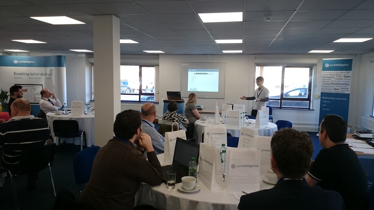 The effective use of colour in #dashboard design being presented by <a href="/mingzhi_huang/">Ming Huang</a> #PiForum16