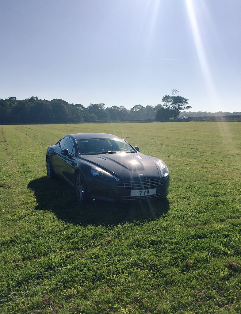GolfingLinksOrg's tweet image. That wash and a wax worked out well @astonmartin #gleeming