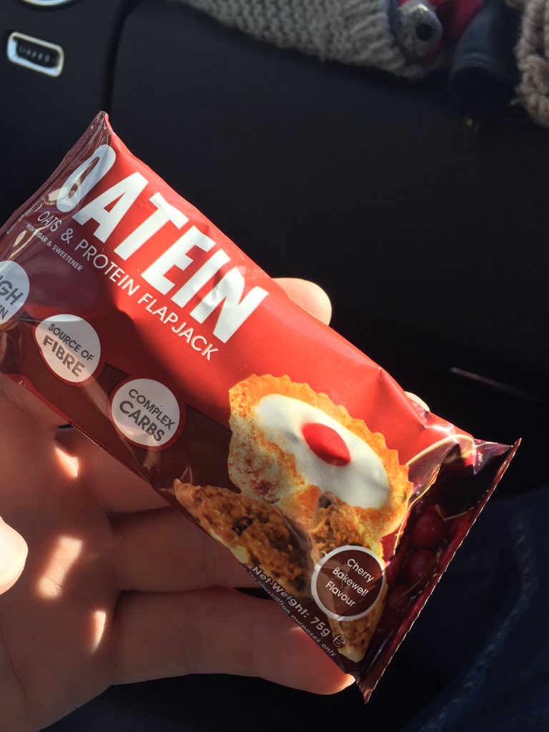 BigEorl's tweet photo. These are too good to be healthy surely. My perfect snack @screwgymwear @OateinFlapjack https://t.co/w6UNTvv7TS