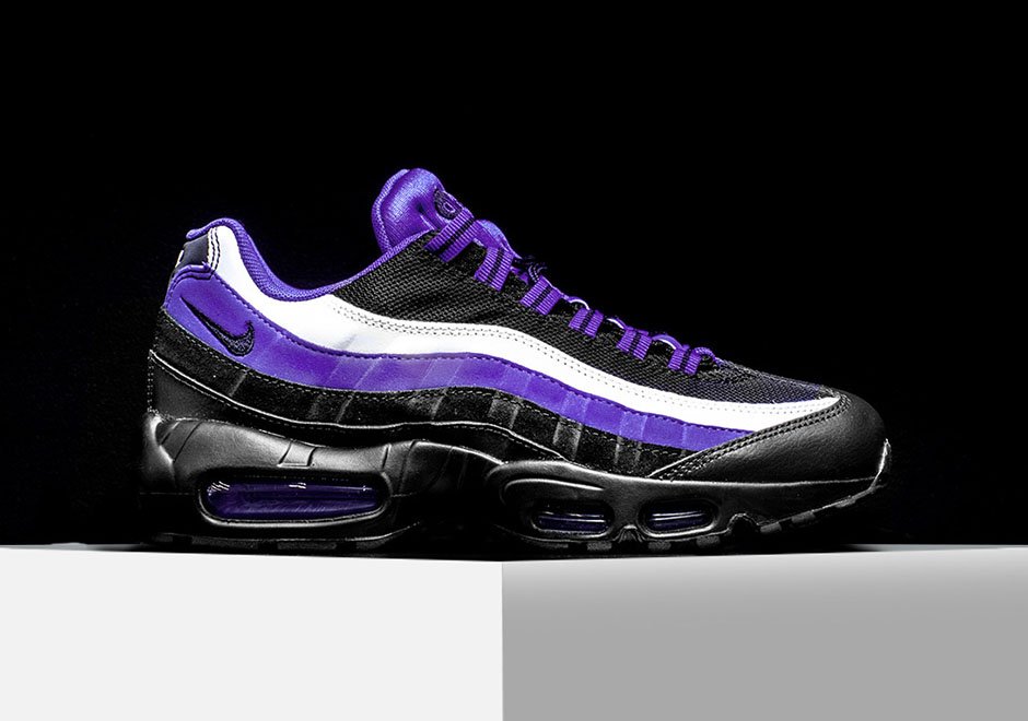 SneakerNews's tweet photo. "Persian Violet" can now be found on another classic Nike sneaker  https://t.co/EBKgO9Ae2N https://t.co/9jDdEWK09A