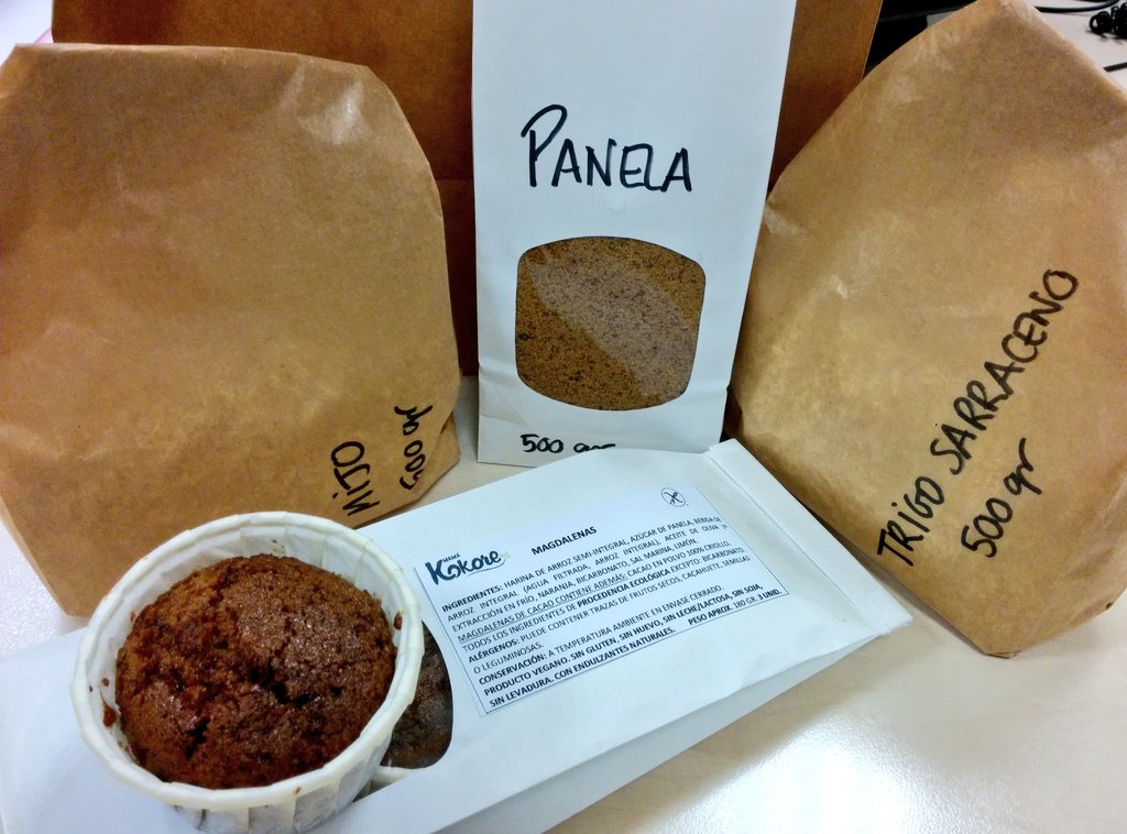 celiacoalos30's tweet photo. Harinas ecológicas #SinGluten recién molidas que me acabo de comprar en @MamaKokore Y unas magdalenas buenísimas 😋 https://t.co/mIBLR8LIU2