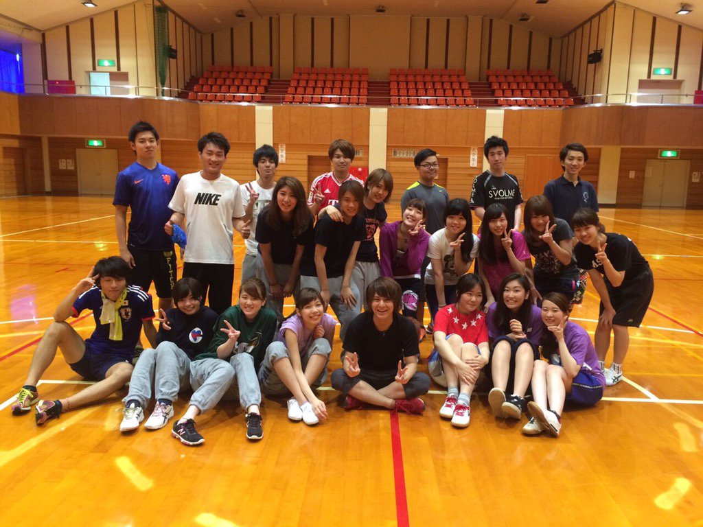 graphis_2015's tweet image. 新入生の為にGRAPHISでは４月に新歓合宿をします‼︎🌸 去年はスポーツ大会をやったり海に行ったりピクニックをしたり…☺️初めは緊張する1年生も先輩が思いっきり楽しませてくれるので、一気に仲が深まります😌今年も期待大です☺️👍🏼