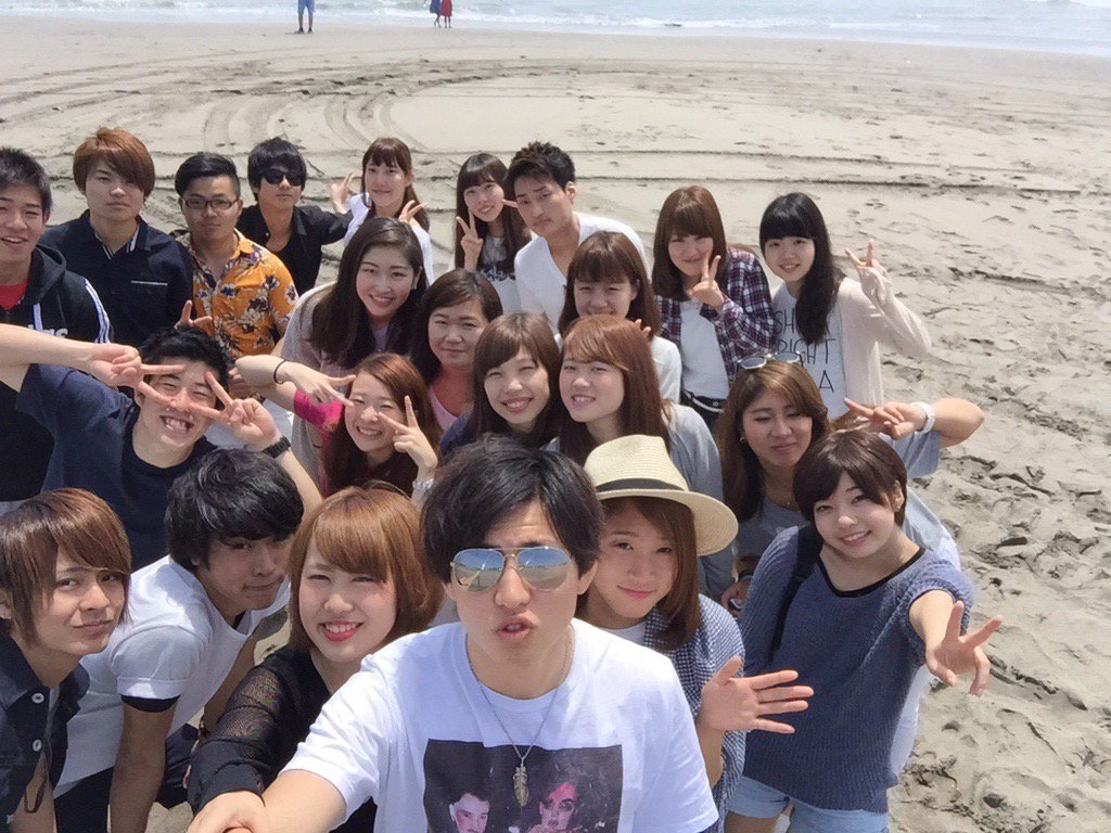 graphis_2015's tweet image. 新入生の為にGRAPHISでは４月に新歓合宿をします‼︎🌸 去年はスポーツ大会をやったり海に行ったりピクニックをしたり…☺️初めは緊張する1年生も先輩が思いっきり楽しませてくれるので、一気に仲が深まります😌今年も期待大です☺️👍🏼