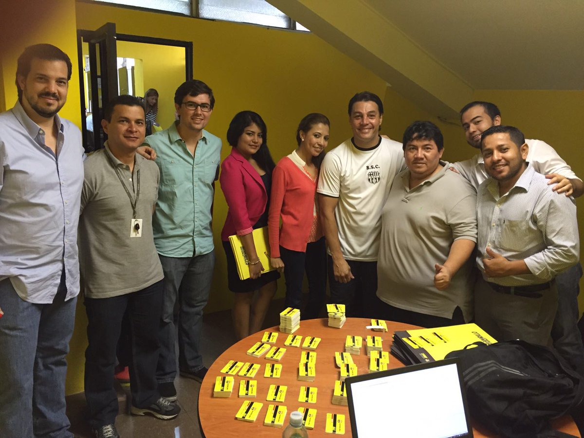 AlfaroMoreno's tweet photo. Felicidades a nuestro depto de @SociosBSC por el extraordinario trabajo. Somos 10 mil y vamos por mas! @HRUGEL https://t.co/J5gzjGSItL