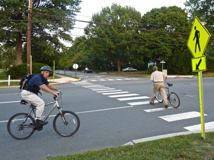 AlertTodayFL's tweet photo. Whether you are a recreational rider or an avid cyclist, learn the rules! #AlertTodayFL https://t.co/8z0rFbcWuo