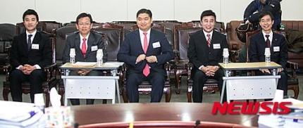 새누리당 중앙당에서 실시한 사하을 예비후보자에 대한 공천관리위원회의 면접을 잘 마치고 왔습니다.대한민국의 국익과 국민의 권익을 위하는 올바르고 신의있는 정치를 실현하겠습니다!
사하을 국회의원 예비후보 이용원