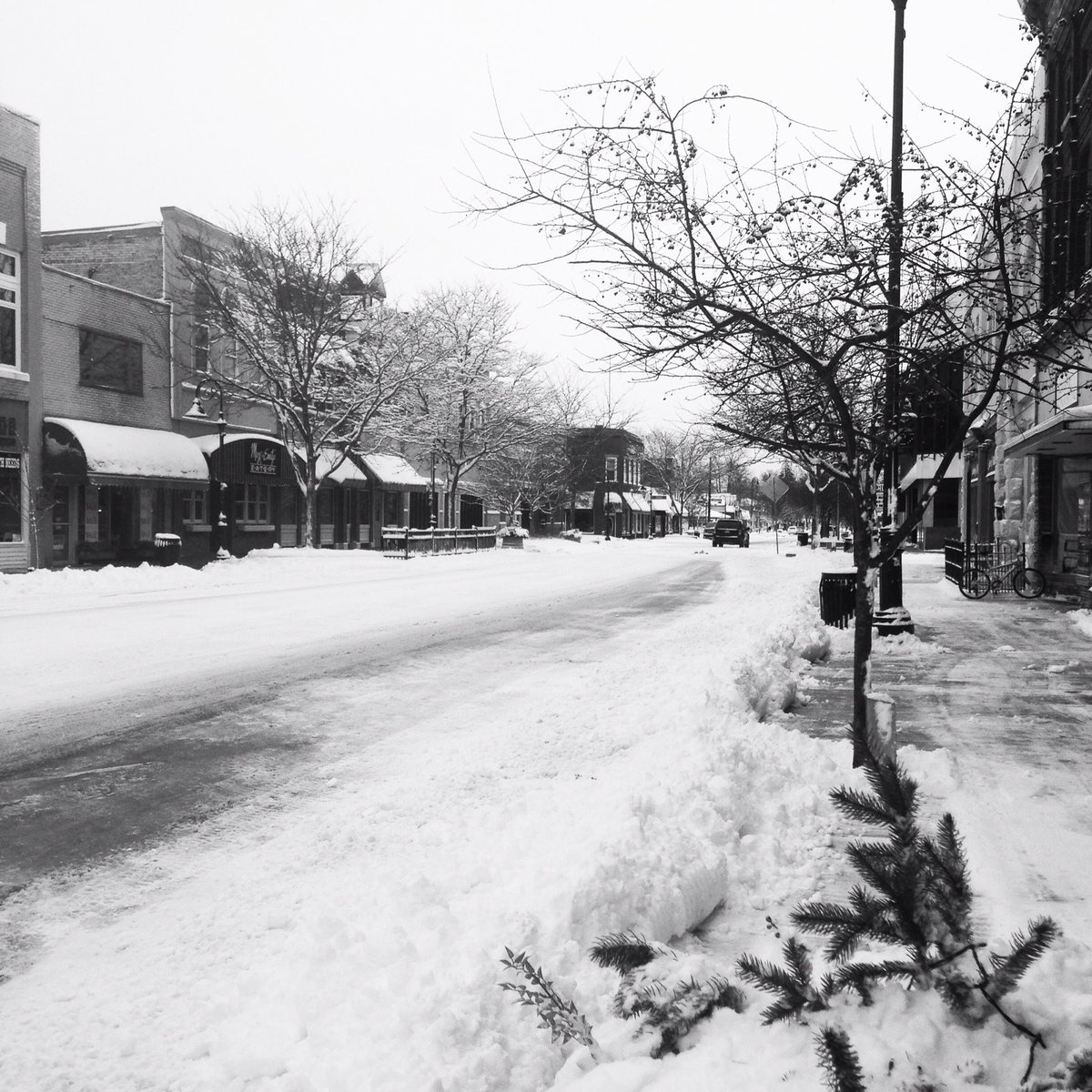 narrativality's tweet photo. Schools cancelled! We have fresh baked brownies and fresh coffee! Stop in - open until 2:30! https://t.co/zwIMDx9Bph