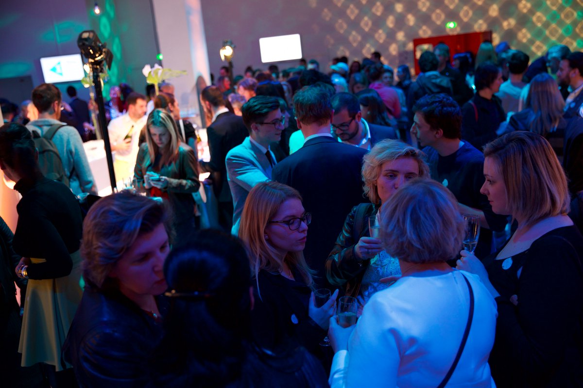 LookForwardHub's tweet photo. The #weareable2016 awards ceremony as if you were there !  #FashionTech #innovation  https://t.co/Yk02FcYz7S https://t.co/f7t2KSEMhP