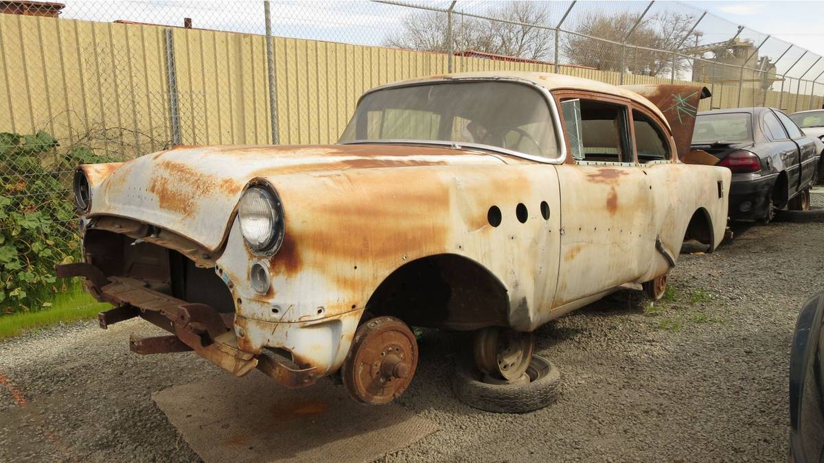 AutoweekUSA's tweet image. You won't see one of these every day at a junkyard: bit.ly/20WR6Qu